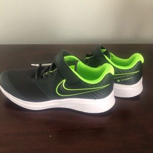 NWT Nike Shoes - Boys Size 2.5